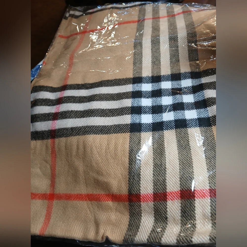 Burberrys Wallet With Scarf